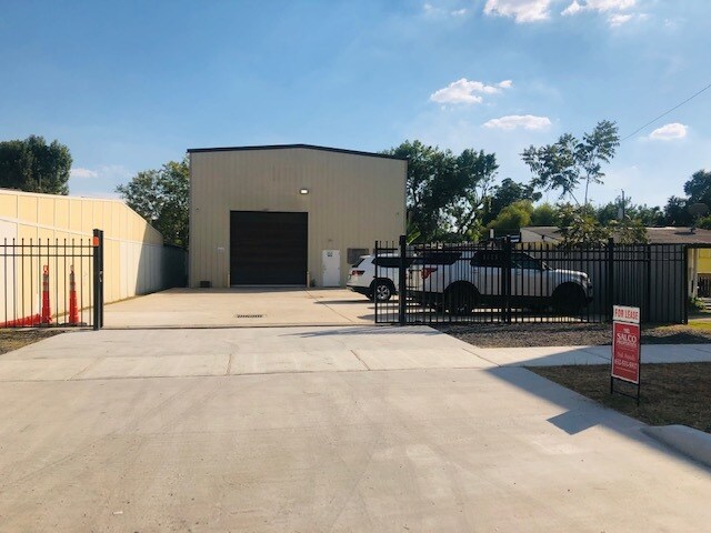 More Photos Of 10251 Tanner Rd, Houston Warehouse For Lease