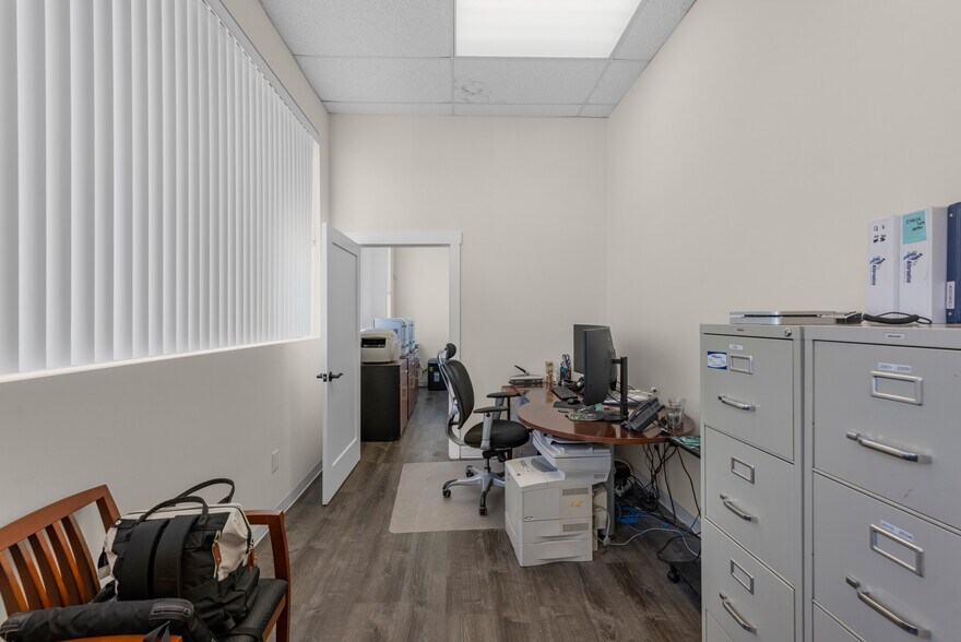 More Photos Of 3609 N Frazier St, Conroe Office For Sale