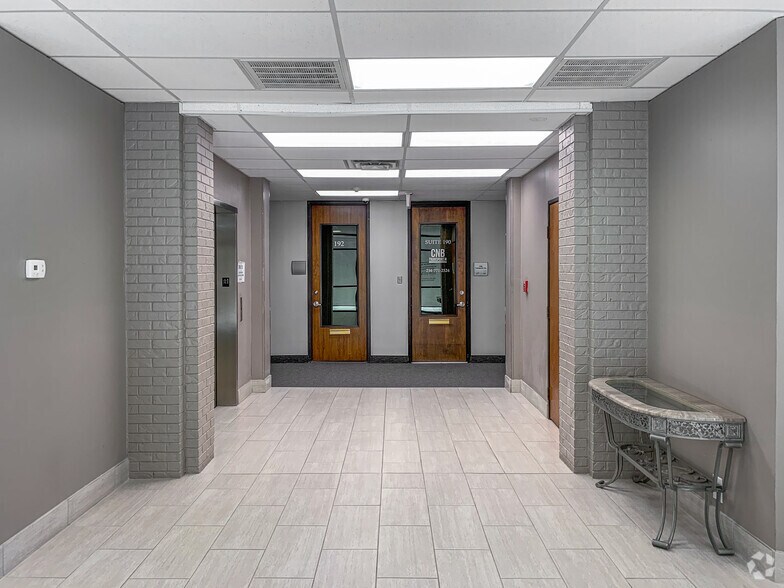 More Photos Of 3530 Forest Ln, Dallas Office For Lease