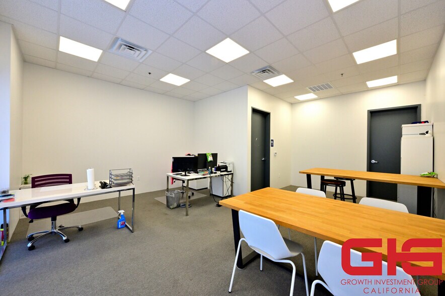 More Photos Of 238-256 W Chestnut Ave, Monrovia Warehouse For Sale