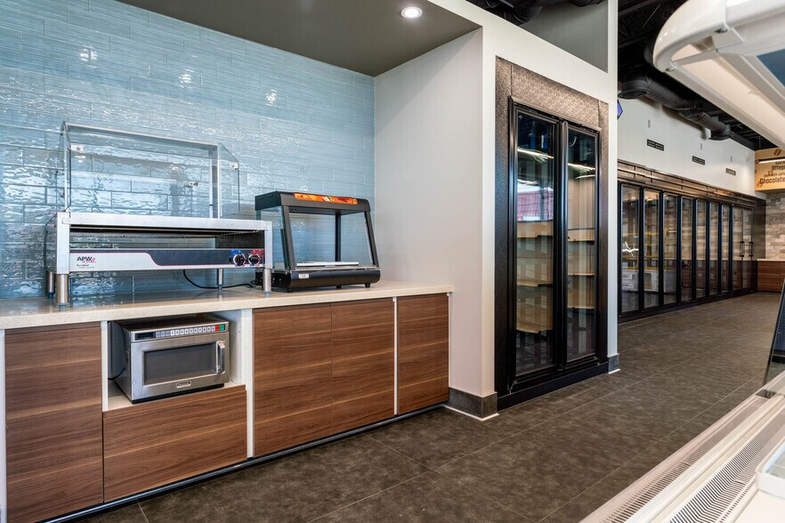 More Photos Of 10490 S De Anza Blvd, Cupertino Convenience Store For Lease