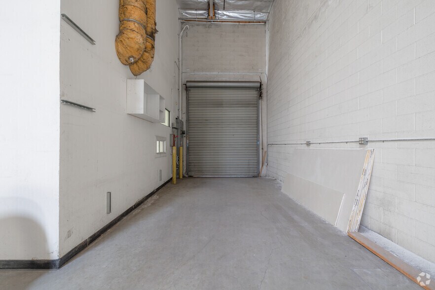 More Photos Of 1364 E 15th St, Los Angeles Warehouse For Sale
