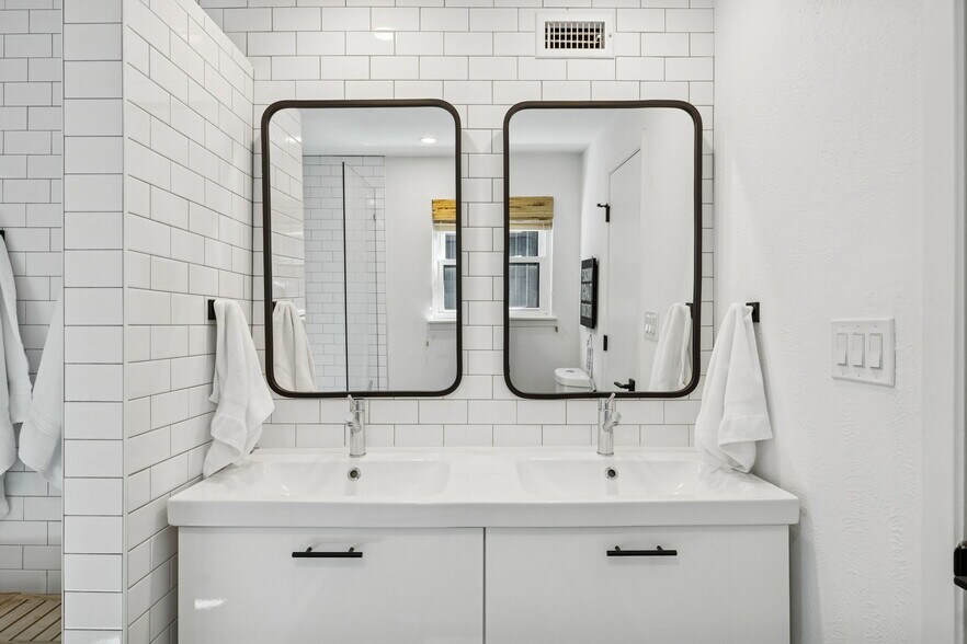 More Photos Of 10130 Billy Mitchell, McKinney Specialty For Sale