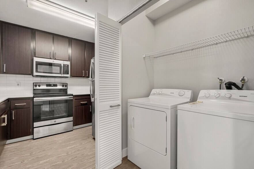 More Photos Of 1325 40th St, Emeryville Apartments For Lease