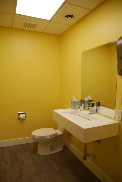 More Photos Of 1314 Barnhart Rd, Troy Office For Lease