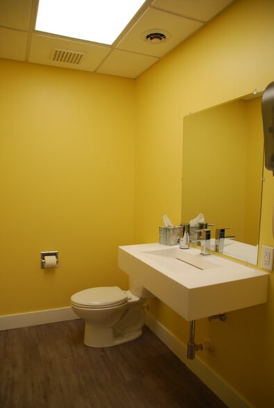 More Photos Of 1314 Barnhart Rd, Troy Office For Lease