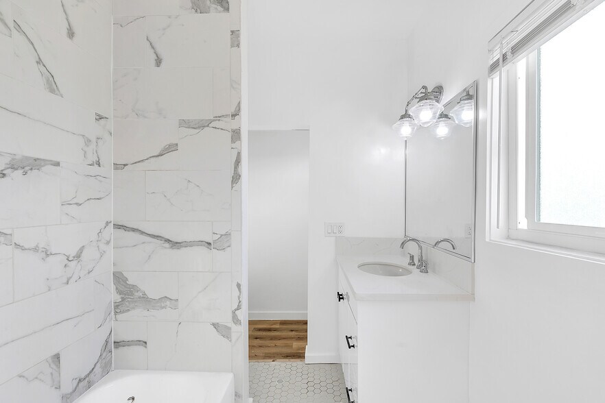 More Photos Of 1625 Vineyard Ave, Los Angeles Apartments For Sale