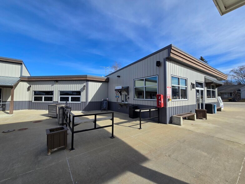 More Photos Of 300 W Hickory St, Apple River General Retail For Sale