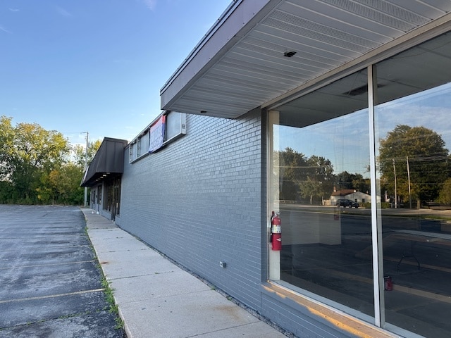 More Photos Of 336 N Military Ave, Green Bay General Retail For Lease