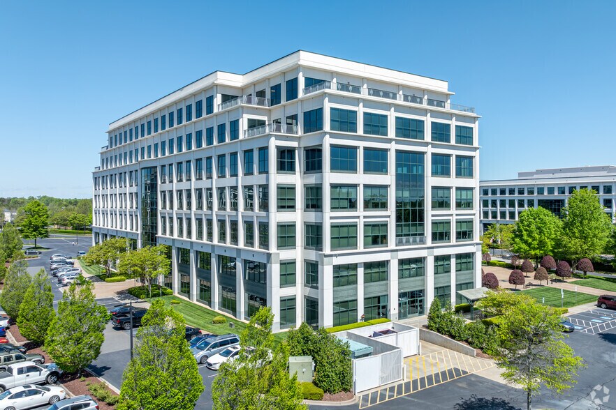 More Photos Of 3701 Arco Corporate Dr, Charlotte Office Residential For Lease