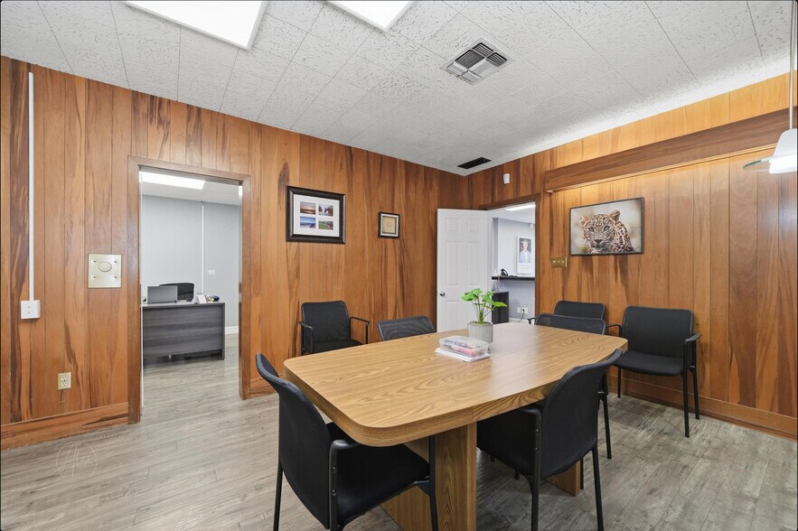 More Photos Of 1660 N Newcomb St, Porterville Coworking Space