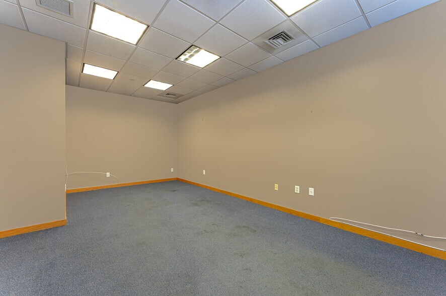 More Photos Of 131 Leeder Hill Dr, Hamden Warehouse For Sale