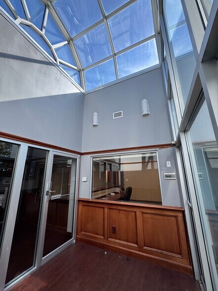 More Photos Of 300 Corporate Plz, Islandia Office For Lease