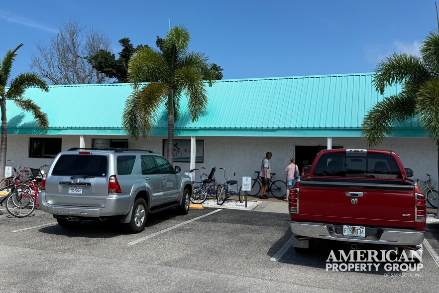 More Photos Of 5610 Gulf of Mexico Dr, Longboat Key Restaurant For Sale