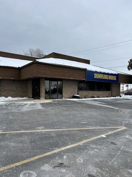 Primary Photo Of 2010 W 9th Ave, Oshkosh Restaurant For Lease