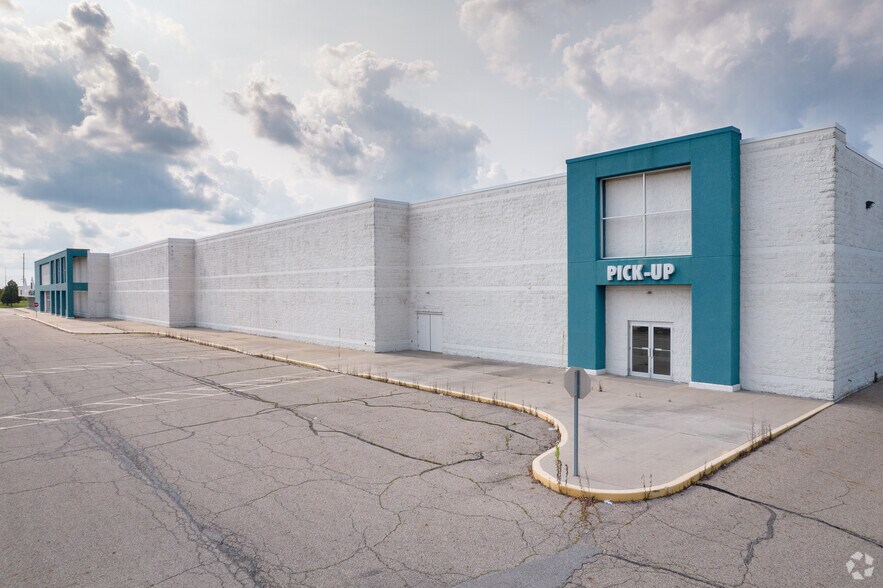 More Photos Of 2323 W Pioneer Pky, Peoria Unknown For Lease