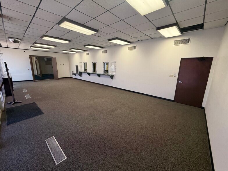 More Photos Of 132 W 7th St, Odessa Specialty For Lease