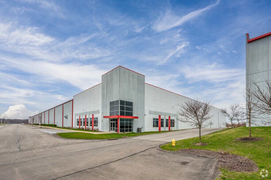 More Photos Of 2450 Sweeney Dr, Clinton Warehouse For Lease