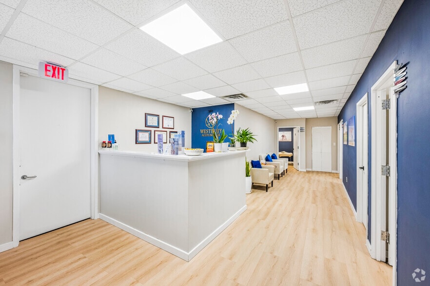 More Photos Of 265 Post Ave, Westbury Medical For Lease