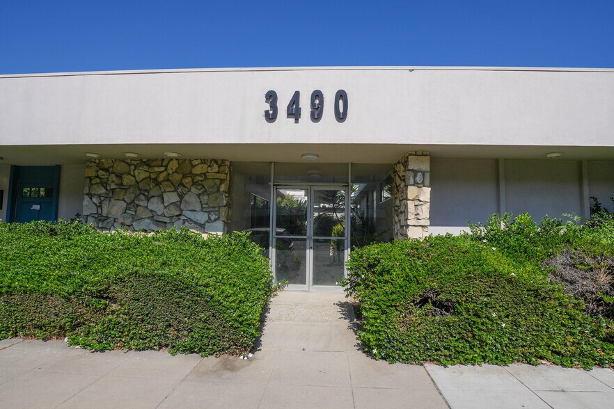 More Photos Of 3490 Linden Ave, Long Beach Medical For Sale