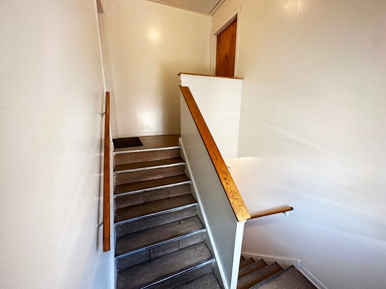 More Photos Of 2106 135th Pl, Blue Island Apartments For Sale