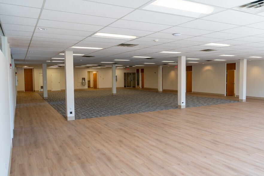 More Photos Of 3550 W Market St, Akron Office For Lease