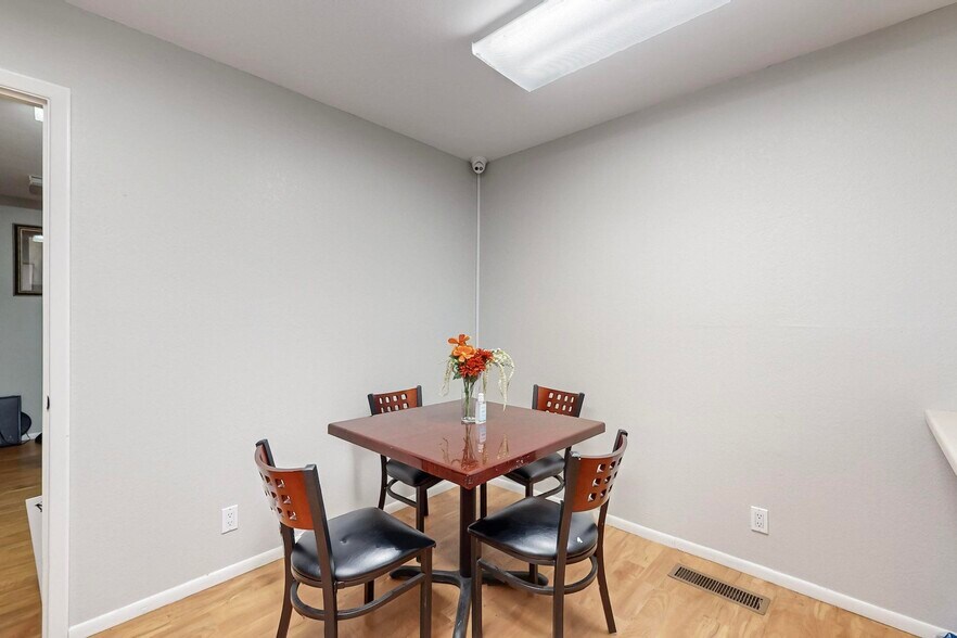 More Photos Of 516 Chama St NE, Albuquerque Office For Sale