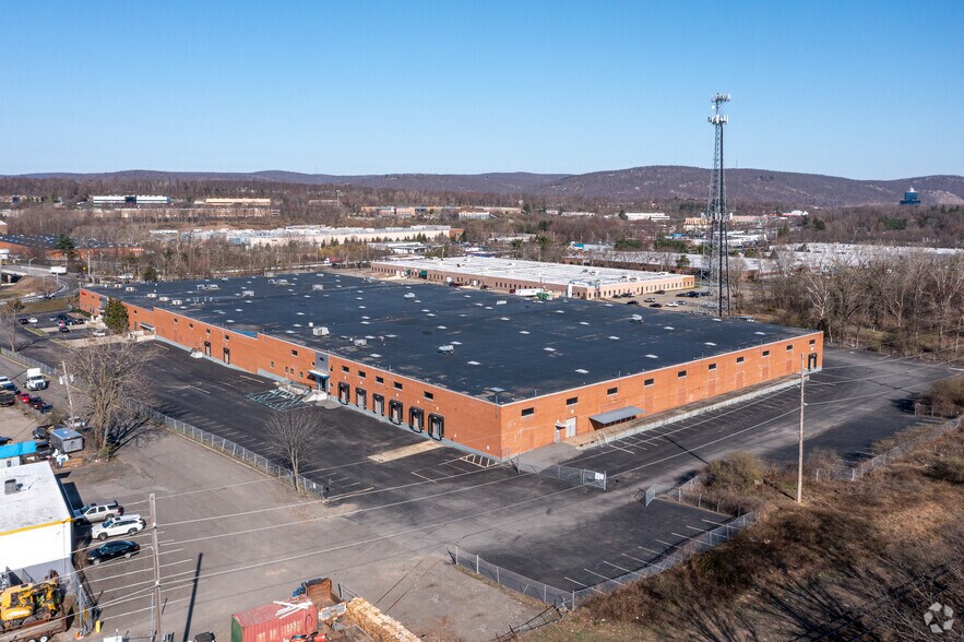 More Photos Of 301 Island Rd, Mahwah Warehouse For Lease