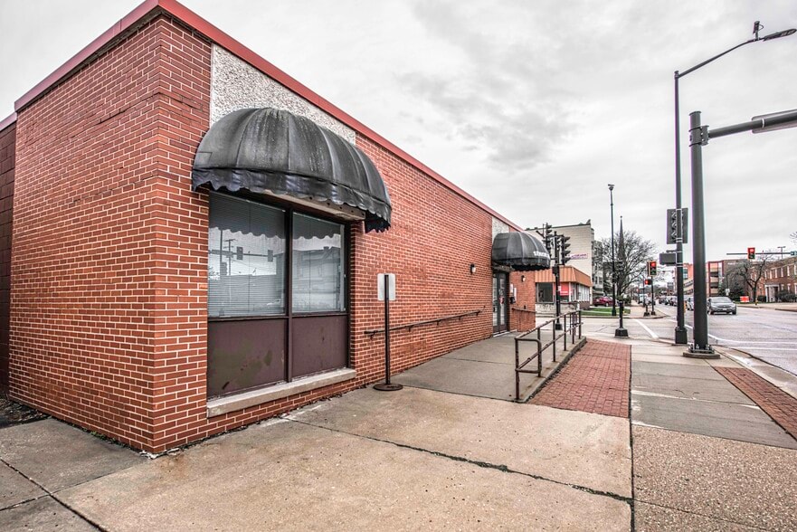 Primary Photo Of 149 Wisconsin Ave, Waukesha Medical For Sale