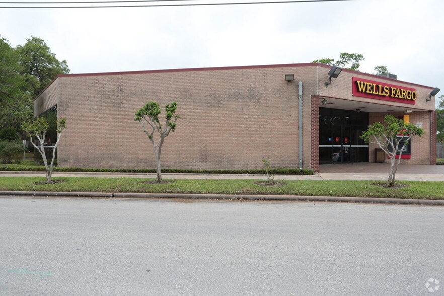 More Photos Of 700 Jackson St, Richmond Bank For Sale