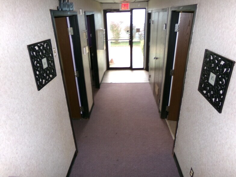 More Photos Of 4021 W Michigan Ave, Lansing Office For Sale