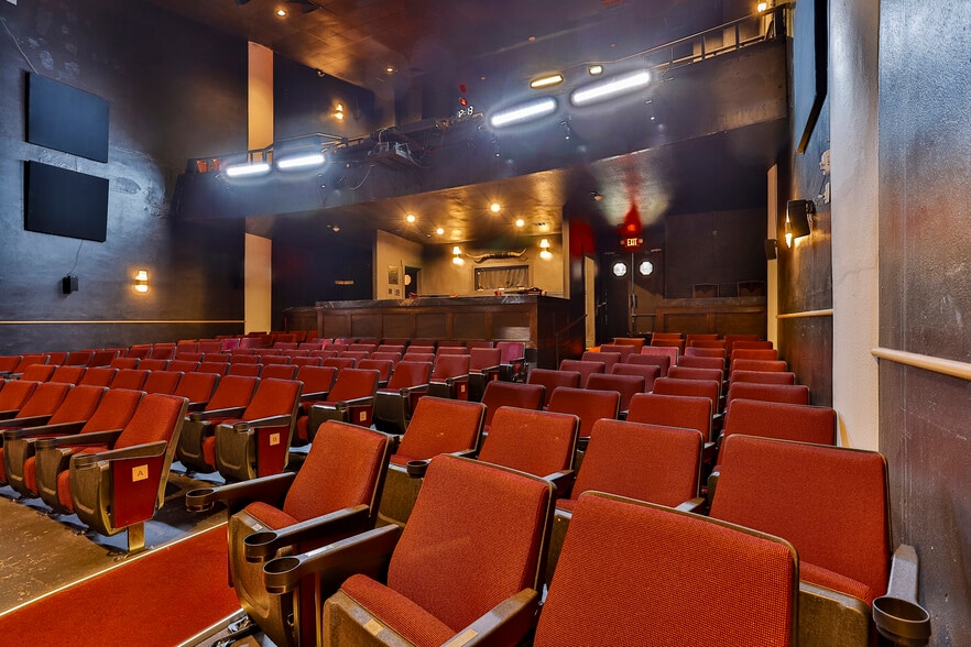 More Photos Of 110 W Main St, Waxahachie Theater Concert Hall For Lease