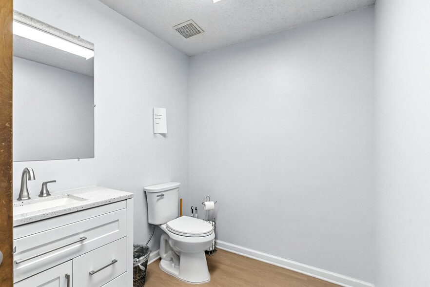 More Photos Of 8431 Baymeadows Way, Jacksonville Loft Creative Space For Lease