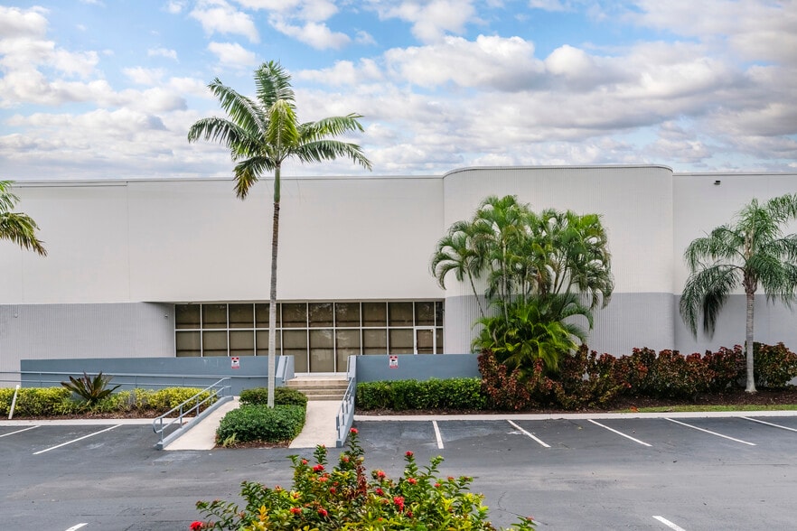 More Photos Of 5400 NW 35th Ave, Fort Lauderdale Warehouse For Lease