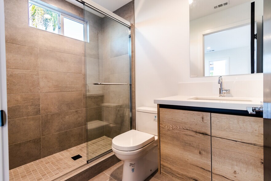 More Photos Of 5014 Pickford St, Los Angeles Apartments For Sale