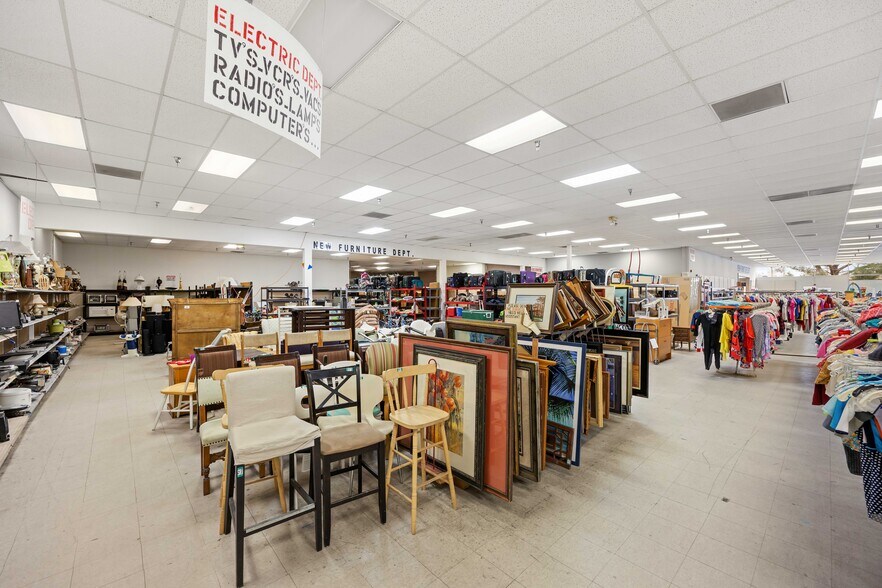 More Photos Of 44201-44247 N 10th St W, Lancaster Unknown For Lease