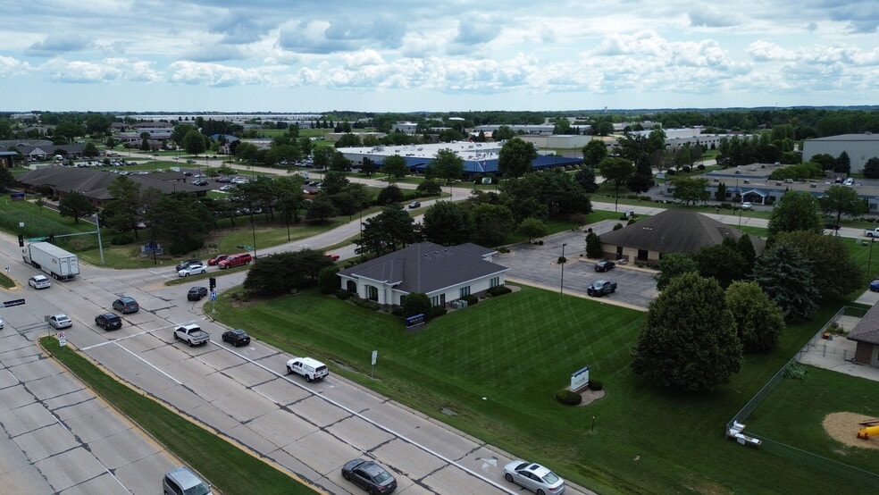 More Photos Of 2985 Voyager Dr, Green Bay Office For Sale