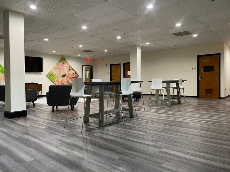 More Photos Of 20 E Church St, Martinsville Office For Lease