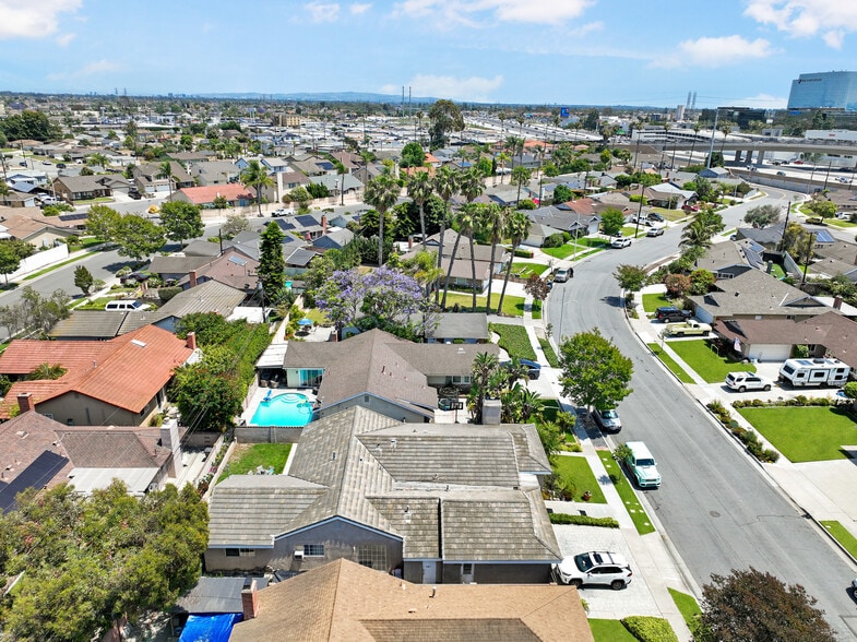 More Photos Of 15332 Shasta Ln, Huntington Beach Assisted Living For Sale