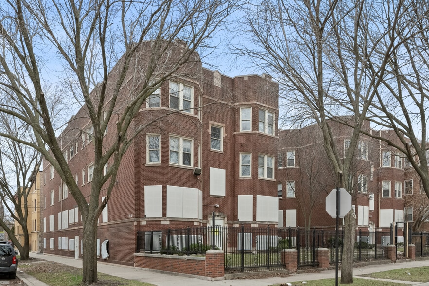 More Photos Of 6952-6958 S Paxton Ave, Chicago Apartments For Sale