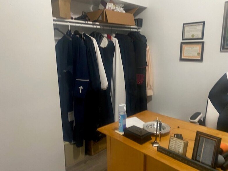 More Photos Of 109 Fontaine Dr, Ridgeway Funeral Home For Sale