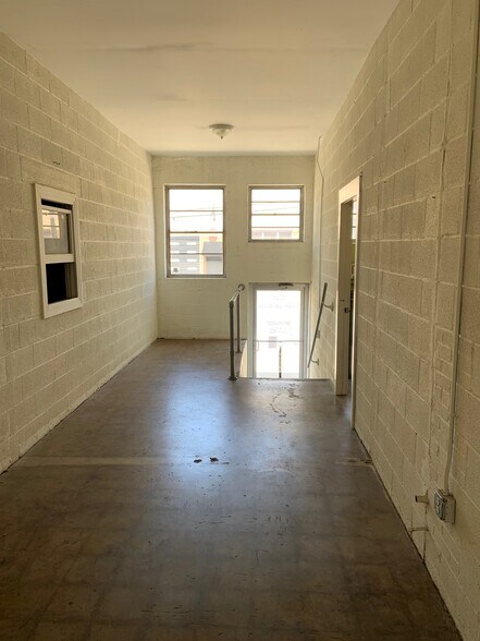 More Photos Of 132 Cole St, Dallas Warehouse For Lease