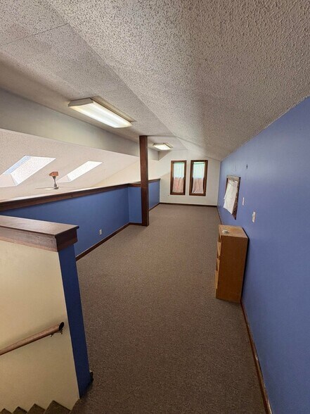 More Photos Of 2505 E Walnut St, Columbia Specialty For Lease