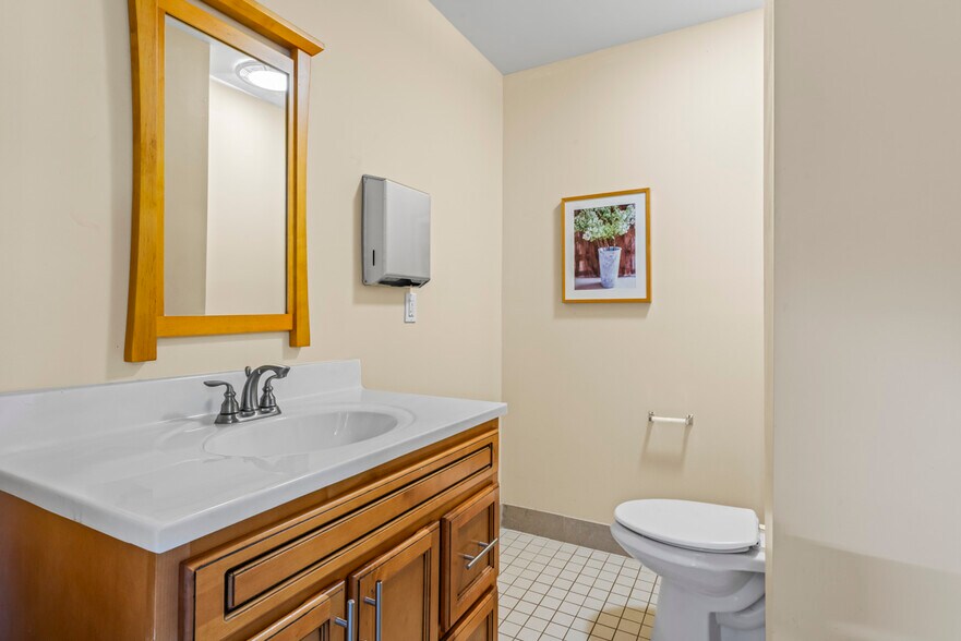 More Photos Of 4953 Presidents Way, Tucker Loft Creative Space For Sale