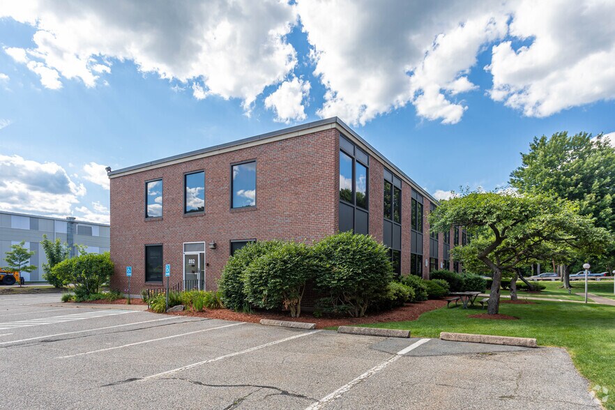 More Photos Of 892 Worcester St, Wellesley Coworking Space