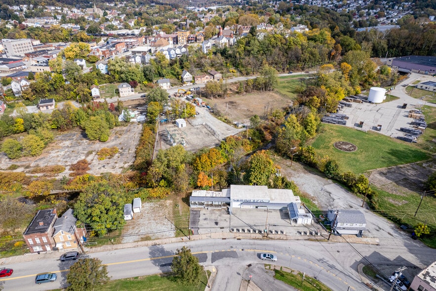 More Photos Of 305 Division St, Jeannette Distribution For Sale