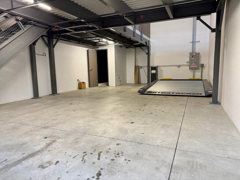 More Photos Of 123 Pit Ln, Pontiac Specialty For Sale