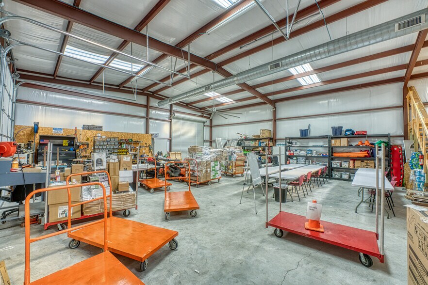 More Photos Of 320 Southland Dr, Burnet Office For Sale