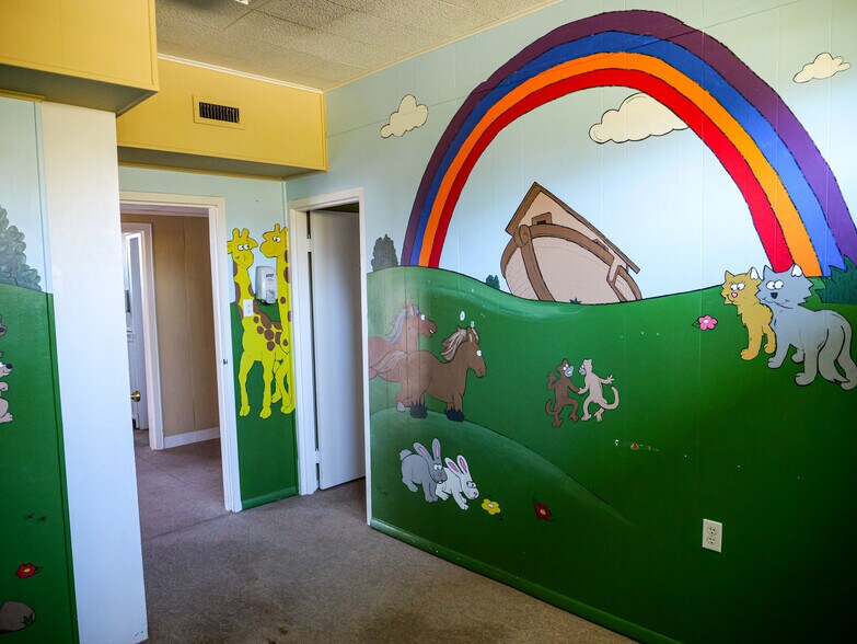 More Photos Of 1306 13th St, Bridgeport Office For Sale