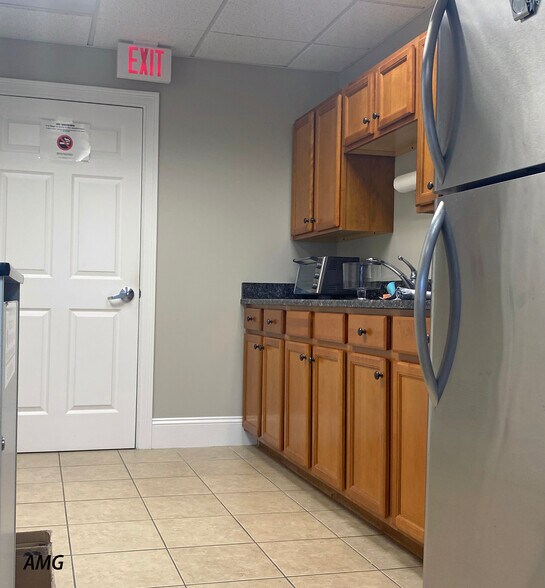 More Photos Of 540 Main St, Hyannis General Retail For Sale